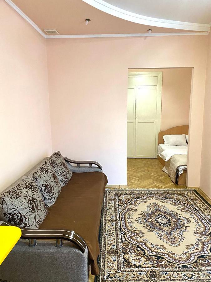Квартира Біля Залізничного Вокзалу Вулиця Залізнична 10 До 5 Гостей Lviv Buitenkant foto