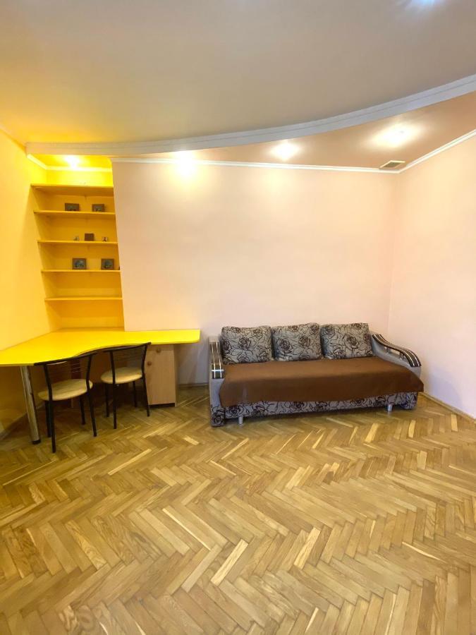 Квартира Біля Залізничного Вокзалу Вулиця Залізнична 10 До 5 Гостей Lviv Buitenkant foto