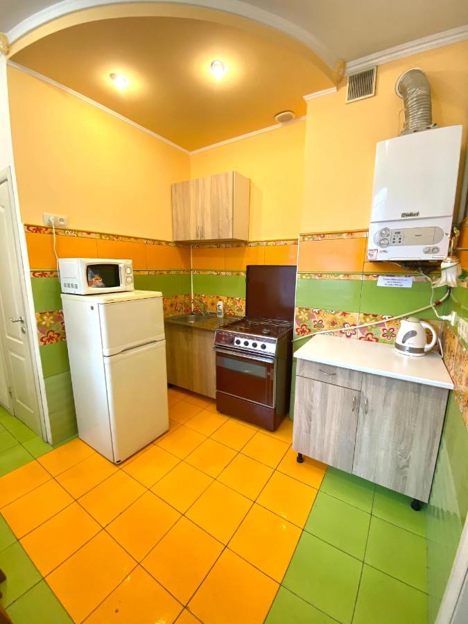 Квартира Біля Залізничного Вокзалу Вулиця Залізнична 10 До 5 Гостей Lviv Buitenkant foto