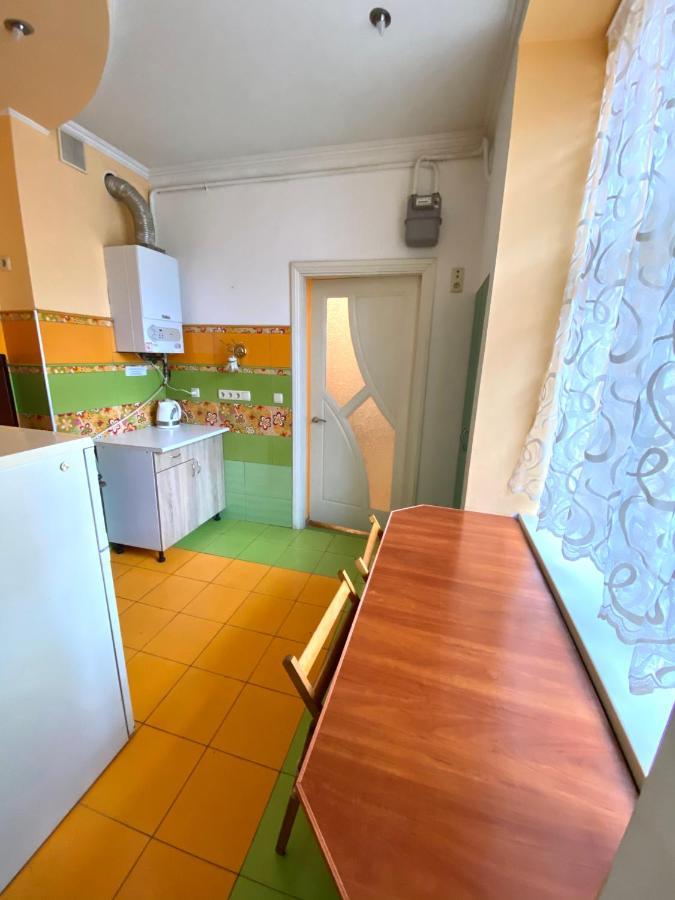 Квартира Біля Залізничного Вокзалу Вулиця Залізнична 10 До 5 Гостей Lviv Buitenkant foto